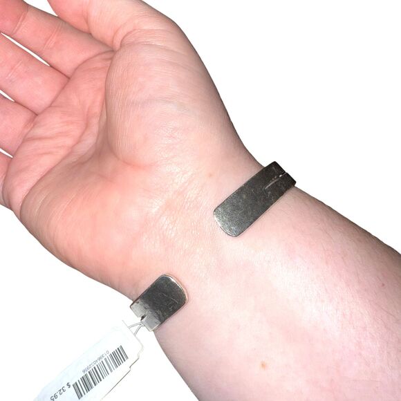 J. Jill Metal Cuff Bracelet Silver Tone Textured Rustic Minimalist Boho Classic - Picture 11 of 11